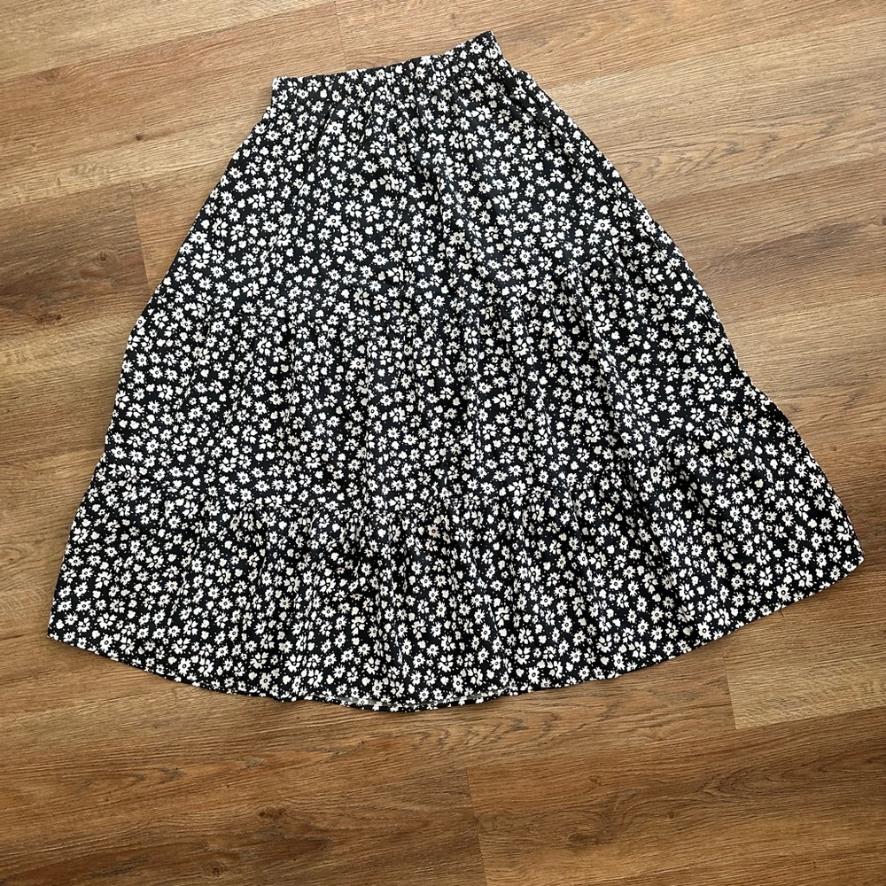 NWOT SHEIN VCAY Women Two Pieces Outfits Black and White Maxi Skirt with Top XS - Picture 3 of 4